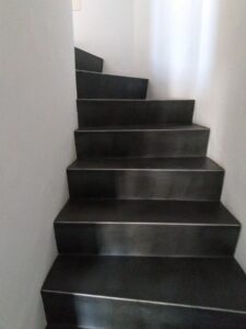 Maler Goni Fliesenlose Treppe